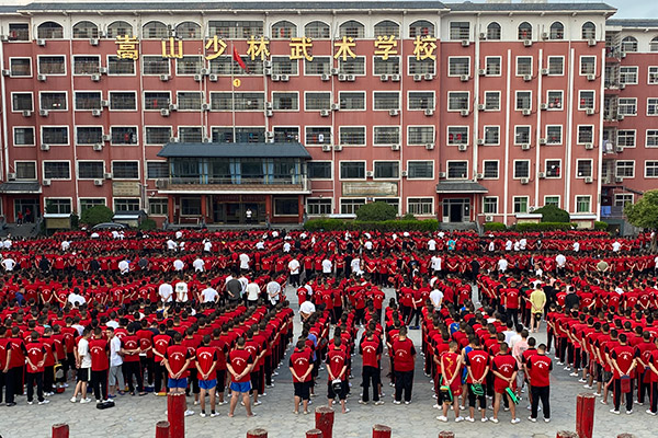 军事化封闭管理的武校是否违规?办学合法吗?_嵩山少林武术学校